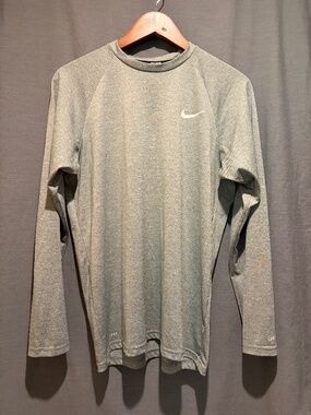 Nike Dri Fit Men's Long Sleeve T-Shirt Medium Gray UPF 40+ Sun Protection Swim